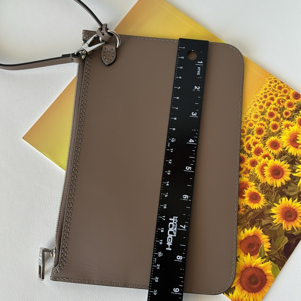 Louis Vuitton Marina Hina Pouch *LIKE NEW* in Excellent Condition - Picture 15 of 16